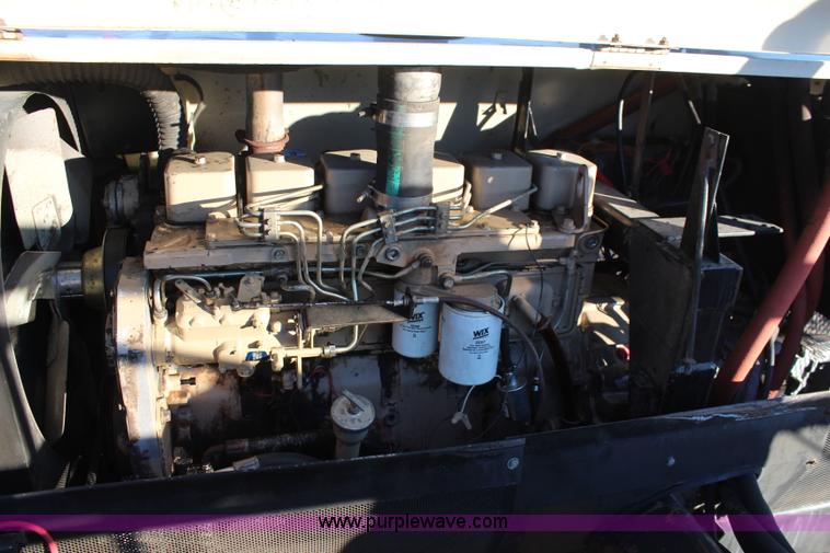 image for item I5961 1993 Hagie 280 self-propelled sprayer