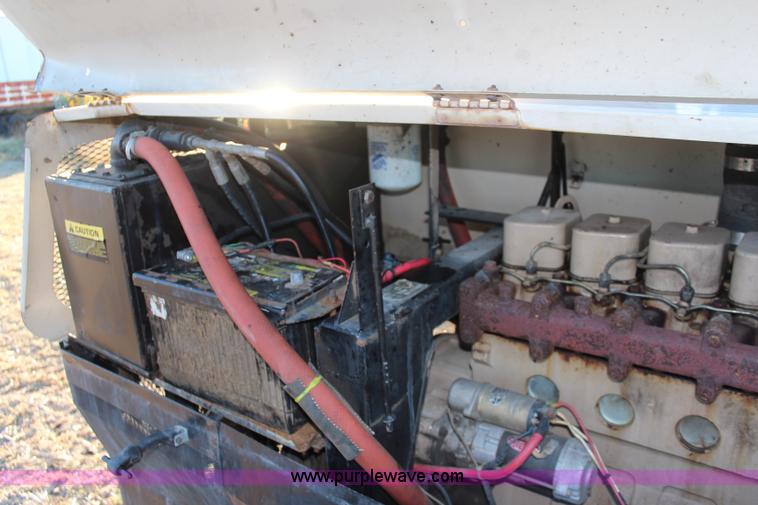 image for item I5961 1993 Hagie 280 self-propelled sprayer