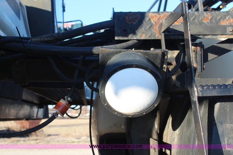 image for item I5961 1993 Hagie 280 self-propelled sprayer