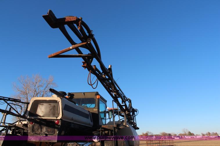 image for item I5961 1993 Hagie 280 self-propelled sprayer