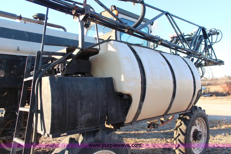 image for item I5961 1993 Hagie 280 self-propelled sprayer