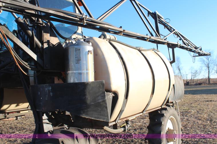 image for item I5961 1993 Hagie 280 self-propelled sprayer