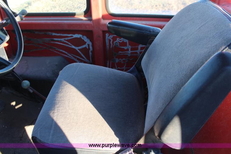 image for item I5962 1975 Massey-Ferguson 1505 4WD tractor