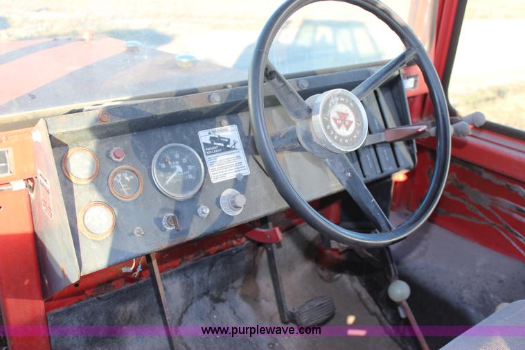 image for item I5962 1975 Massey-Ferguson 1505 4WD tractor