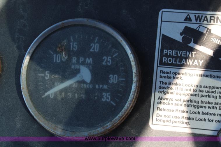 image for item I5962 1975 Massey-Ferguson 1505 4WD tractor