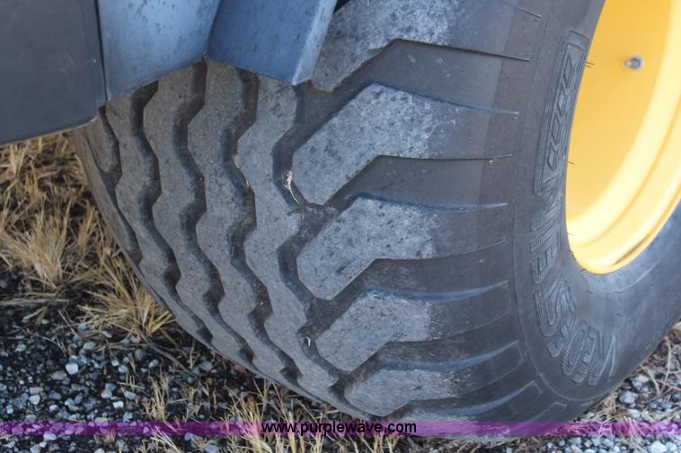 image for item I5968 2002 New Holland BB960S large square baler