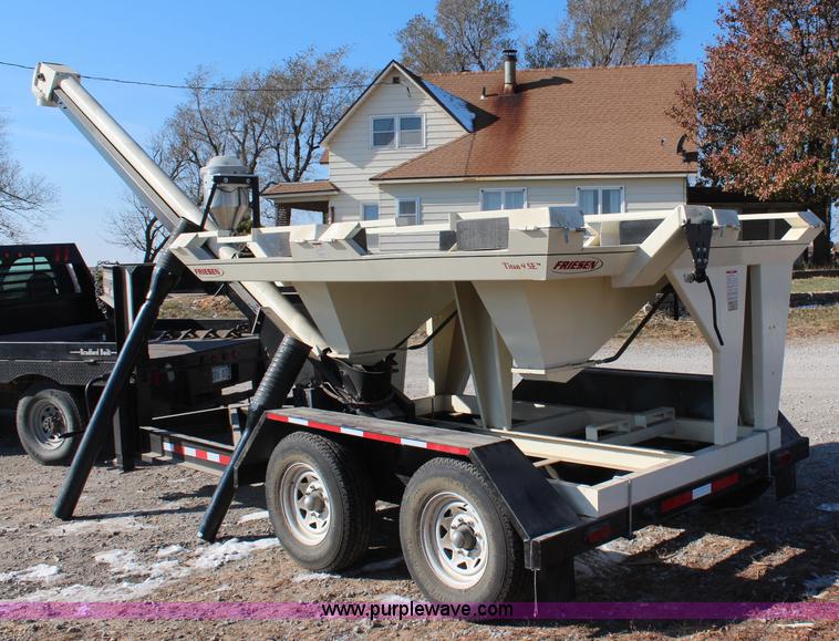 image for item I5987 2008 Friesen Titan 4SE seed tender