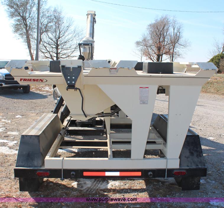 image for item I5987 2008 Friesen Titan 4SE seed tender