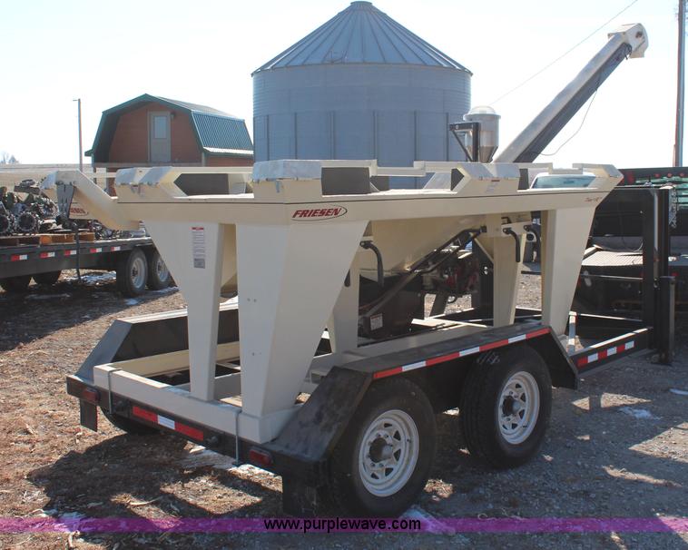 image for item I5987 2008 Friesen Titan 4SE seed tender