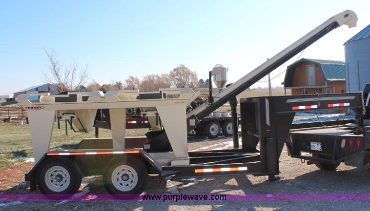 image for item I5987 2008 Friesen Titan 4SE seed tender