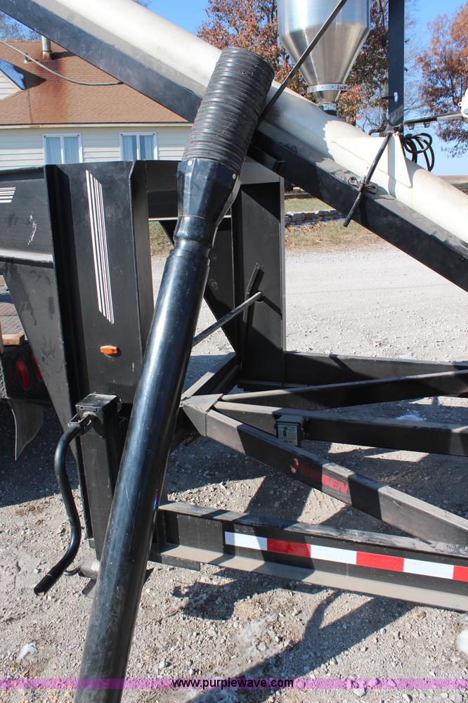 image for item I5987 2008 Friesen Titan 4SE seed tender