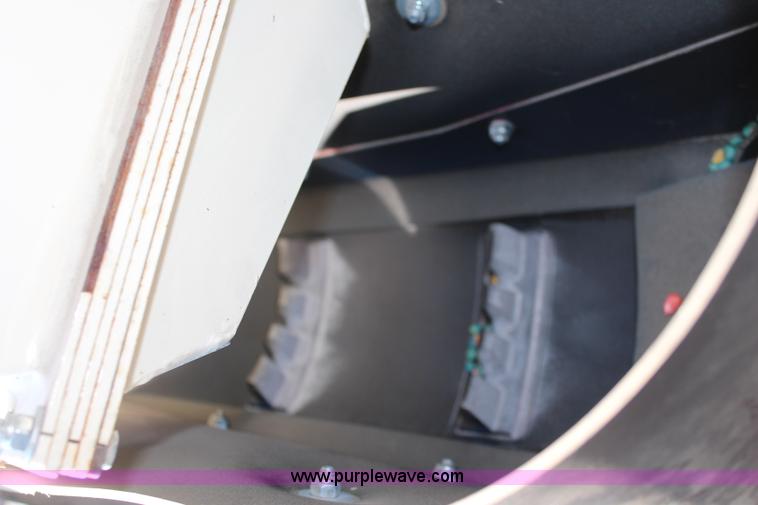 image for item I5987 2008 Friesen Titan 4SE seed tender