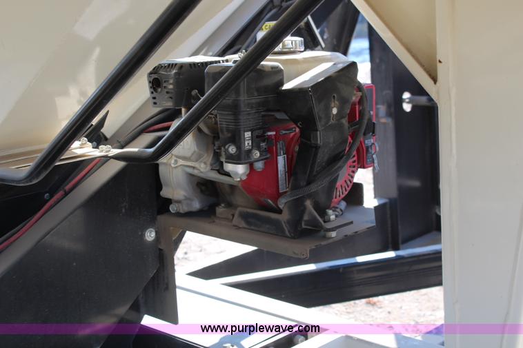 image for item I5987 2008 Friesen Titan 4SE seed tender