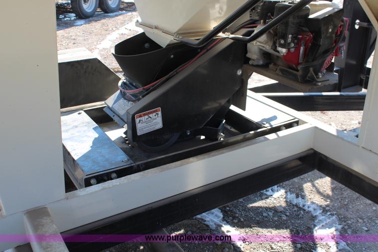 image for item I5987 2008 Friesen Titan 4SE seed tender
