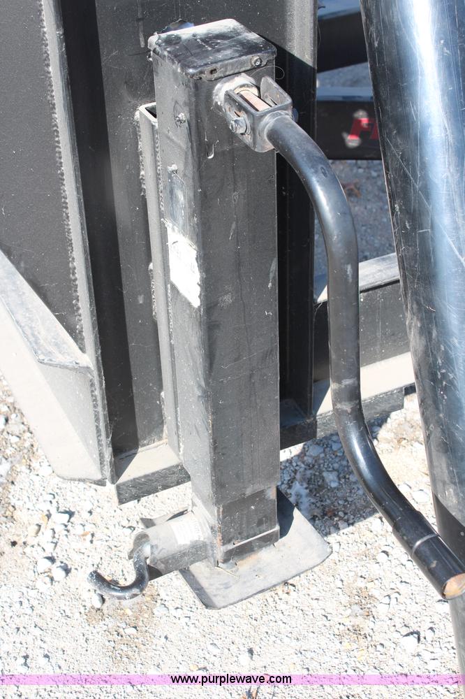 image for item I5987 2008 Friesen Titan 4SE seed tender