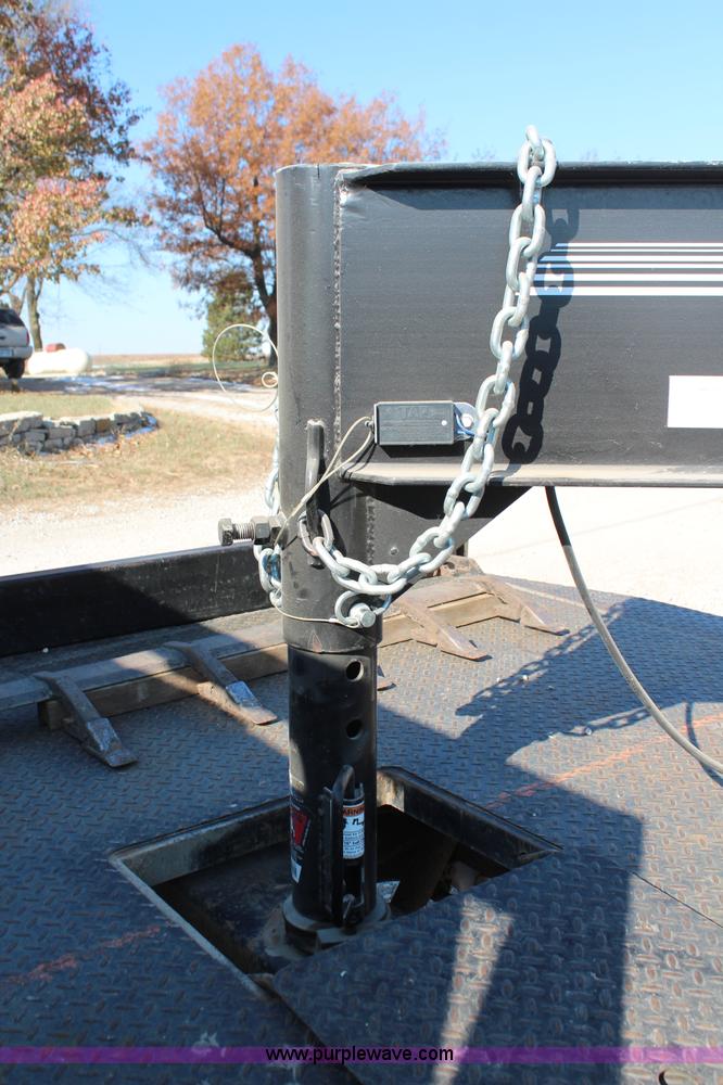 image for item I5987 2008 Friesen Titan 4SE seed tender