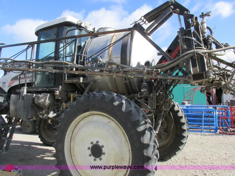 image for item I8876 2005 SpraCoupe 7650 self-propelled sprayer
