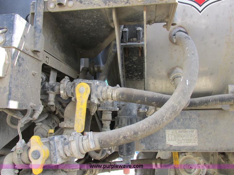 image for item I8876 2005 SpraCoupe 7650 self-propelled sprayer