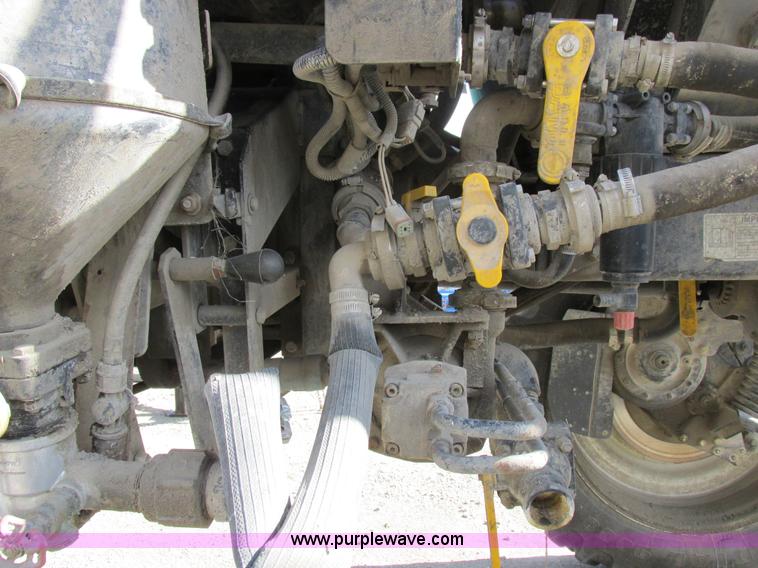 image for item I8876 2005 SpraCoupe 7650 self-propelled sprayer