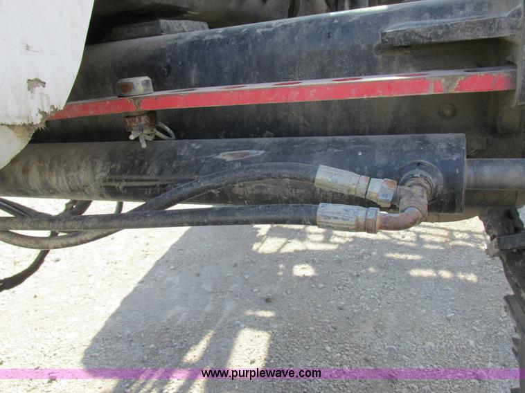 image for item I8876 2005 SpraCoupe 7650 self-propelled sprayer