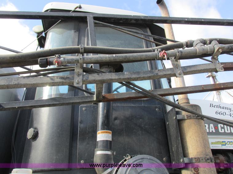 image for item I8876 2005 SpraCoupe 7650 self-propelled sprayer