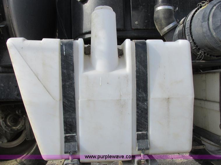 image for item I8876 2005 SpraCoupe 7650 self-propelled sprayer