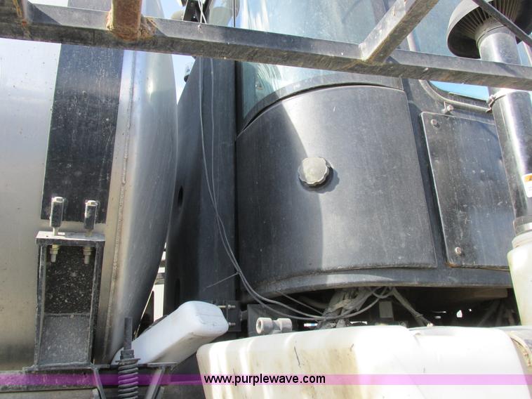 image for item I8876 2005 SpraCoupe 7650 self-propelled sprayer