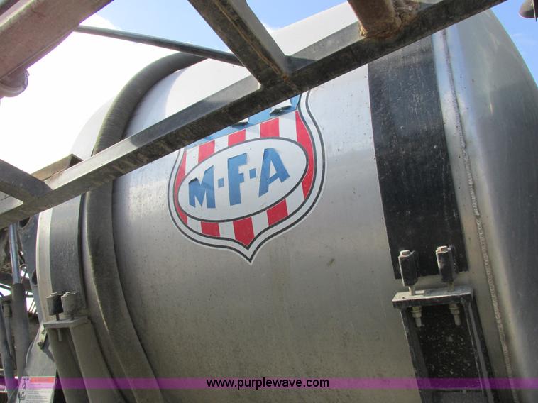 image for item I8876 2005 SpraCoupe 7650 self-propelled sprayer