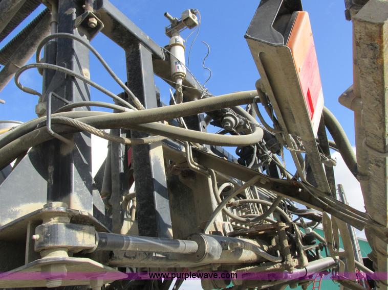 image for item I8876 2005 SpraCoupe 7650 self-propelled sprayer