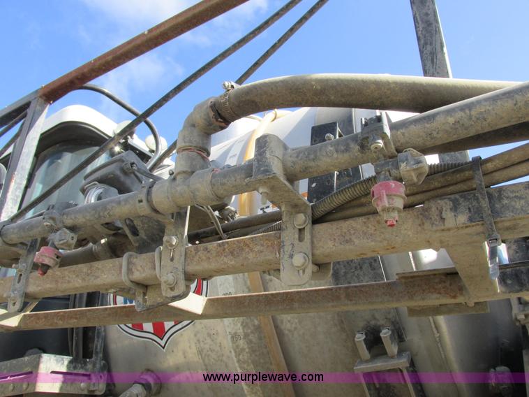 image for item I8876 2005 SpraCoupe 7650 self-propelled sprayer