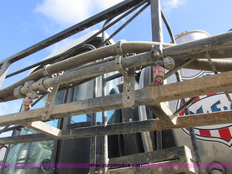 image for item I8876 2005 SpraCoupe 7650 self-propelled sprayer