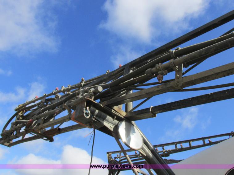 image for item I8876 2005 SpraCoupe 7650 self-propelled sprayer