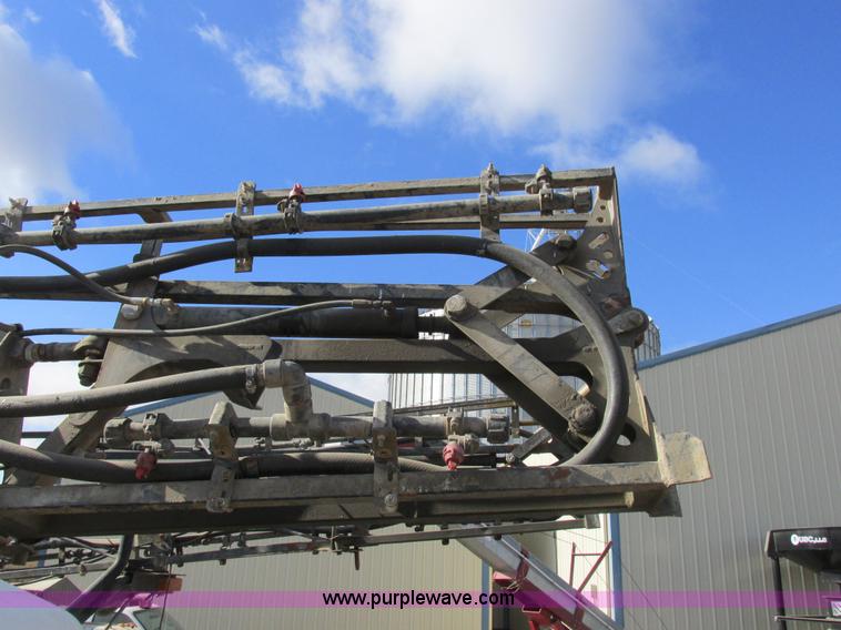 image for item I8876 2005 SpraCoupe 7650 self-propelled sprayer