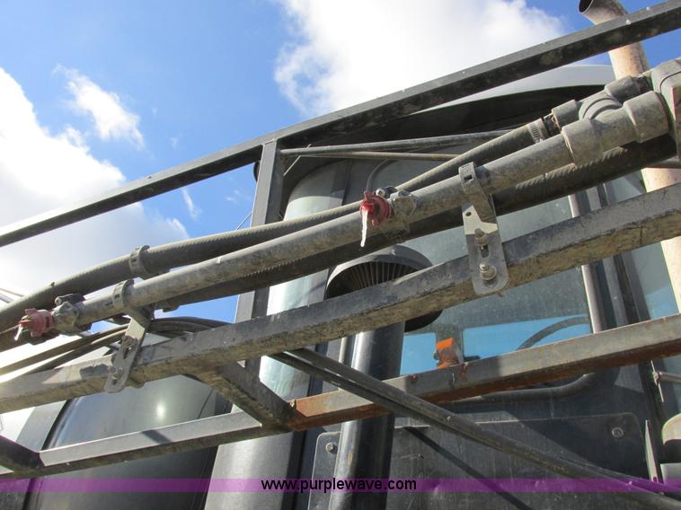 image for item I8876 2005 SpraCoupe 7650 self-propelled sprayer