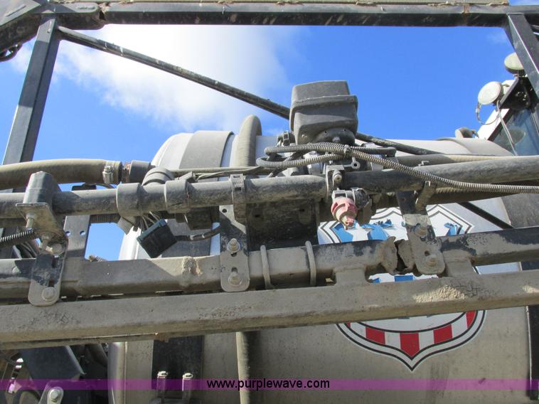 image for item I8876 2005 SpraCoupe 7650 self-propelled sprayer