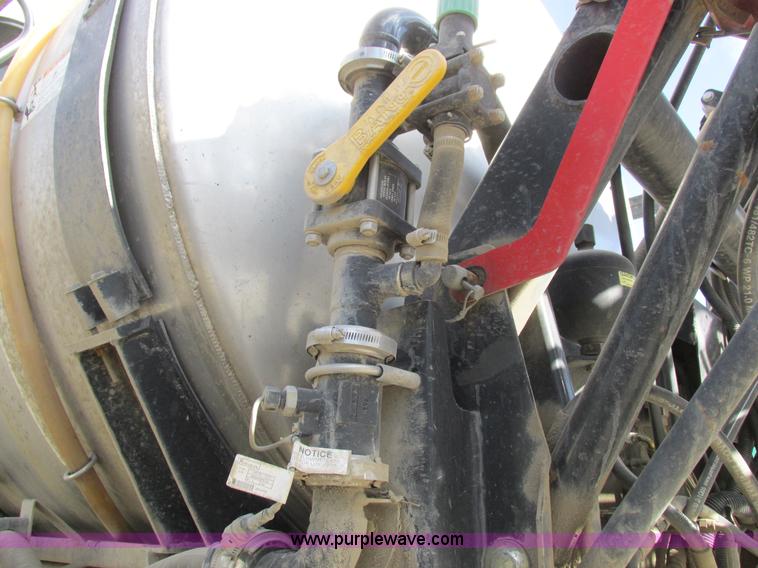 image for item I8876 2005 SpraCoupe 7650 self-propelled sprayer