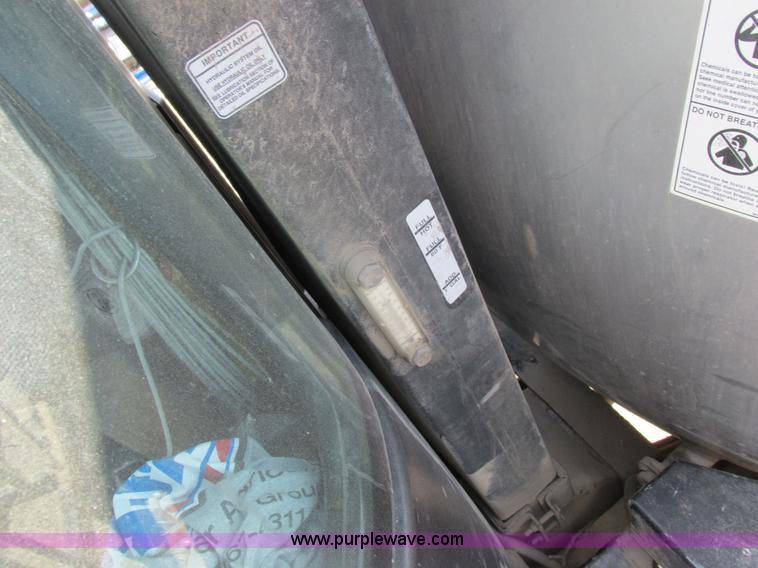 image for item I8876 2005 SpraCoupe 7650 self-propelled sprayer