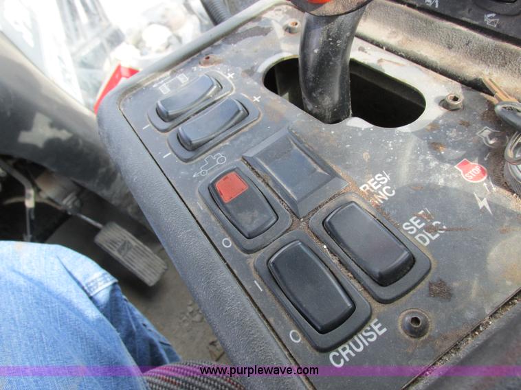 image for item I8876 2005 SpraCoupe 7650 self-propelled sprayer