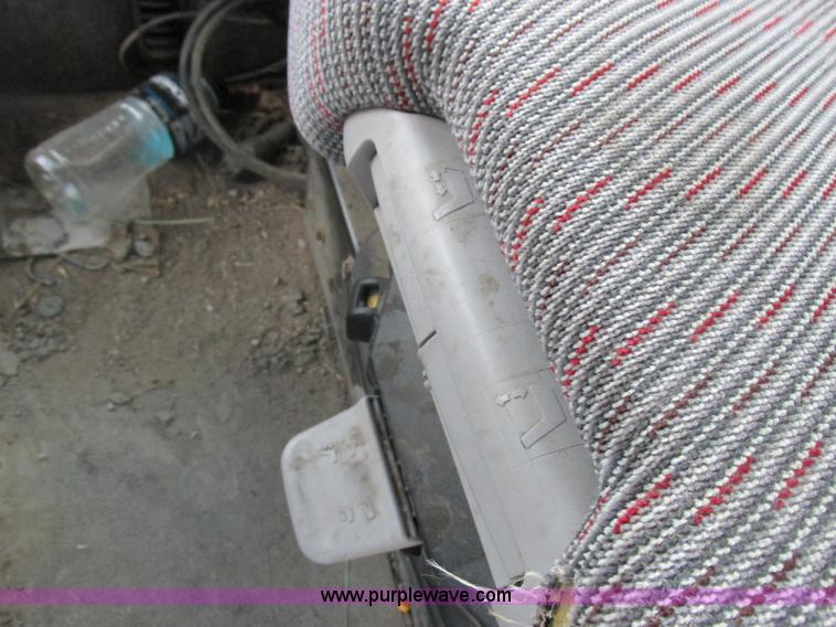 image for item I8876 2005 SpraCoupe 7650 self-propelled sprayer