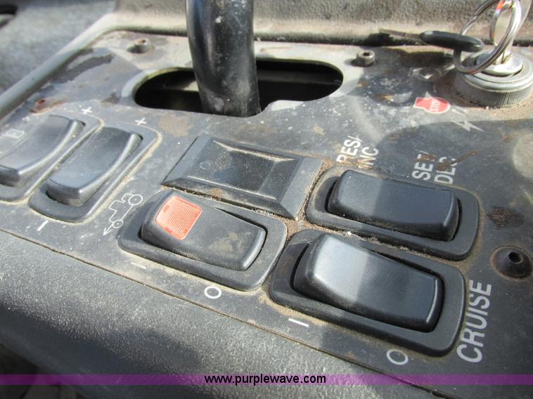 image for item I8876 2005 SpraCoupe 7650 self-propelled sprayer