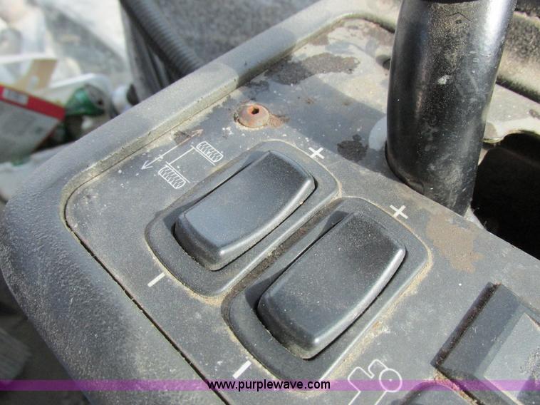 image for item I8876 2005 SpraCoupe 7650 self-propelled sprayer