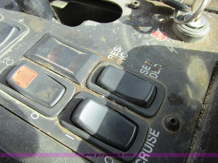 image for item I8876 2005 SpraCoupe 7650 self-propelled sprayer