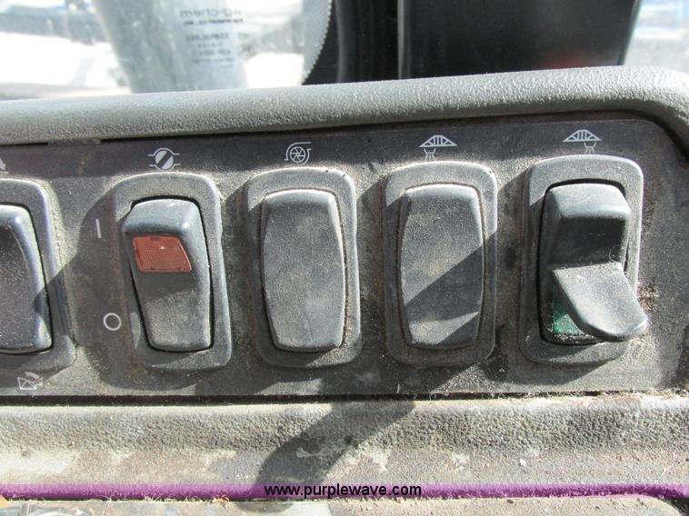 image for item I8876 2005 SpraCoupe 7650 self-propelled sprayer