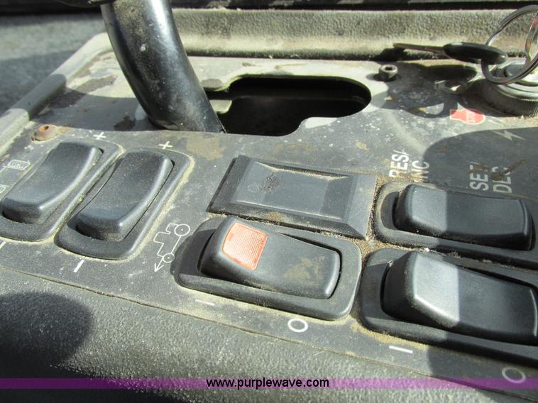 image for item I8876 2005 SpraCoupe 7650 self-propelled sprayer