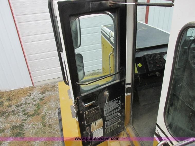 image for item I8877 1996 Ag-Chem TerraGator 1844 self-propelled applicator