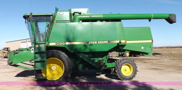 image for item K3033 1995 John Deere 9600 combine