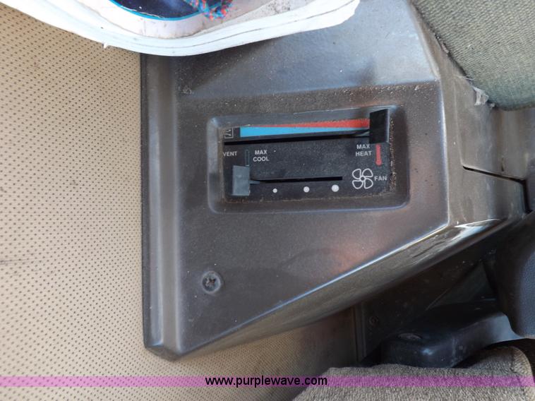 image for item K3033 1995 John Deere 9600 combine