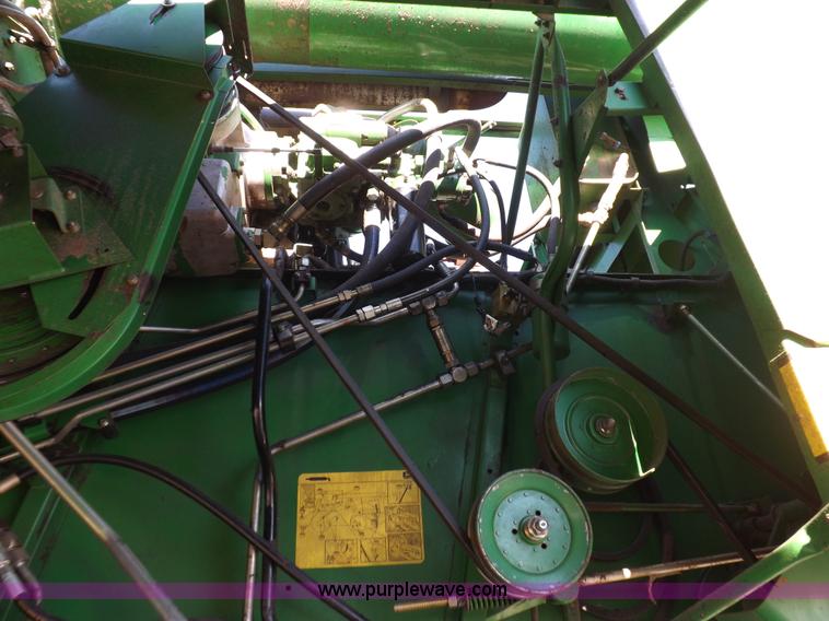 image for item K3033 1995 John Deere 9600 combine