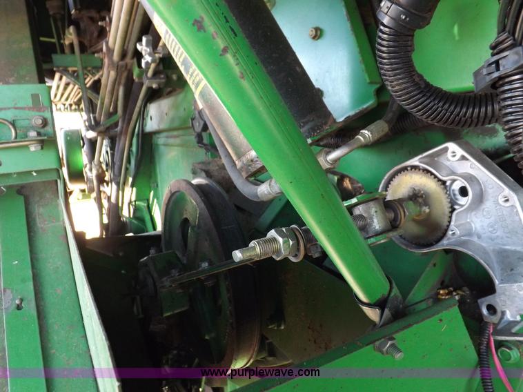 image for item K3033 1995 John Deere 9600 combine
