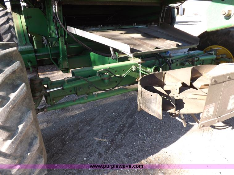 image for item K3033 1995 John Deere 9600 combine